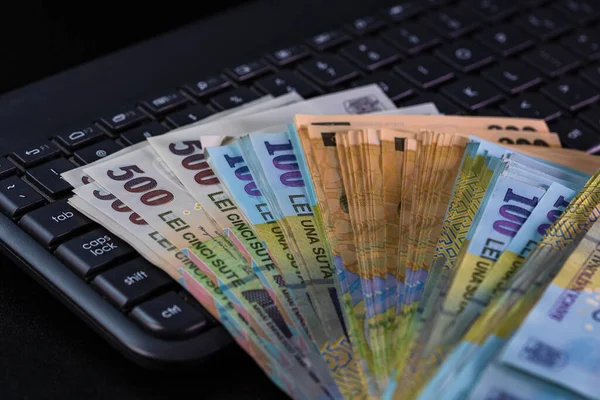 Piața economiilor se încinge: Rendamente de până la 7% la depozitele în lei, dar prăpastia dintre ofertele băncilor rămâne uriașă